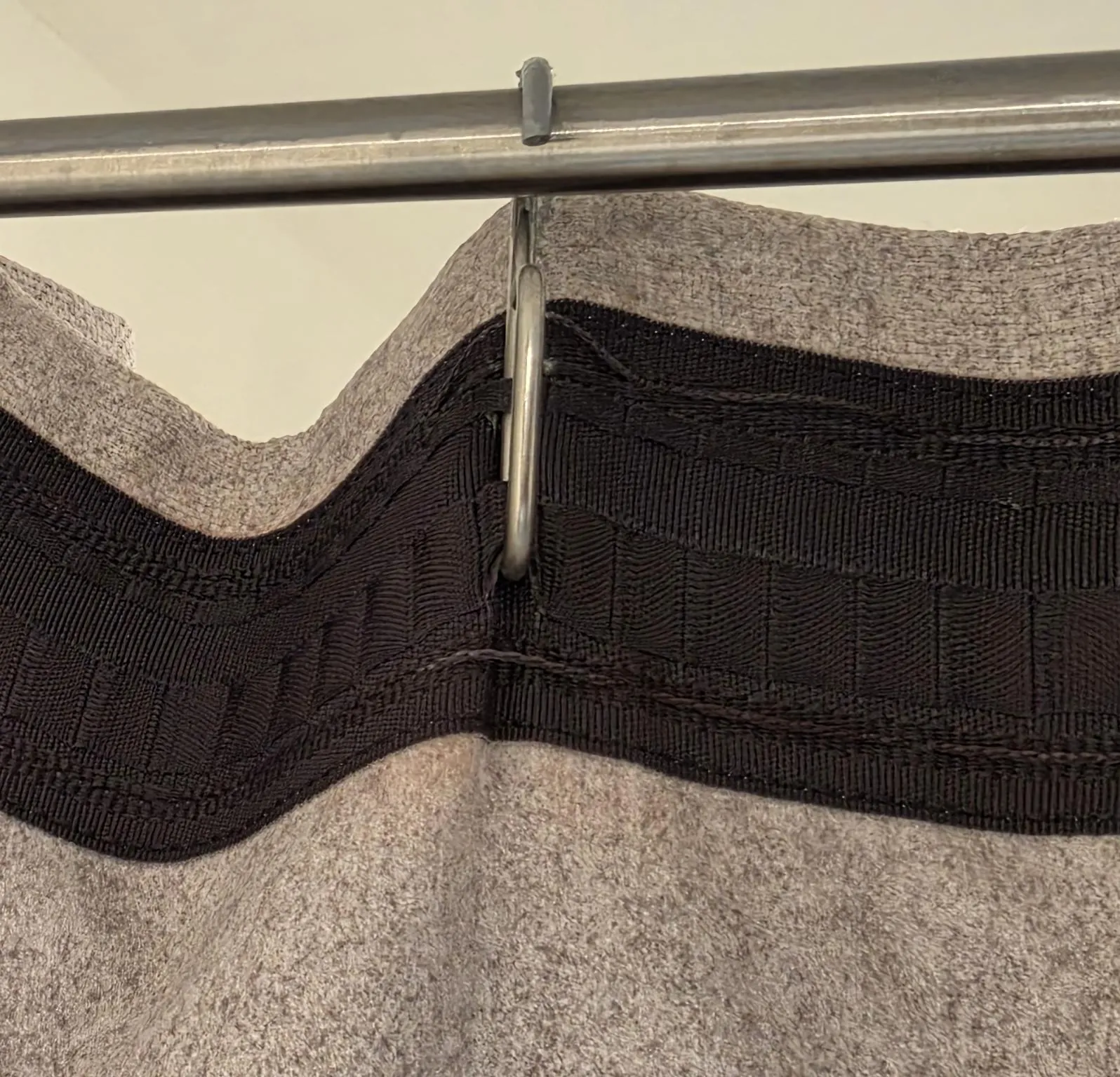 Bespoke curtains in Berlin: Curtain heading construction