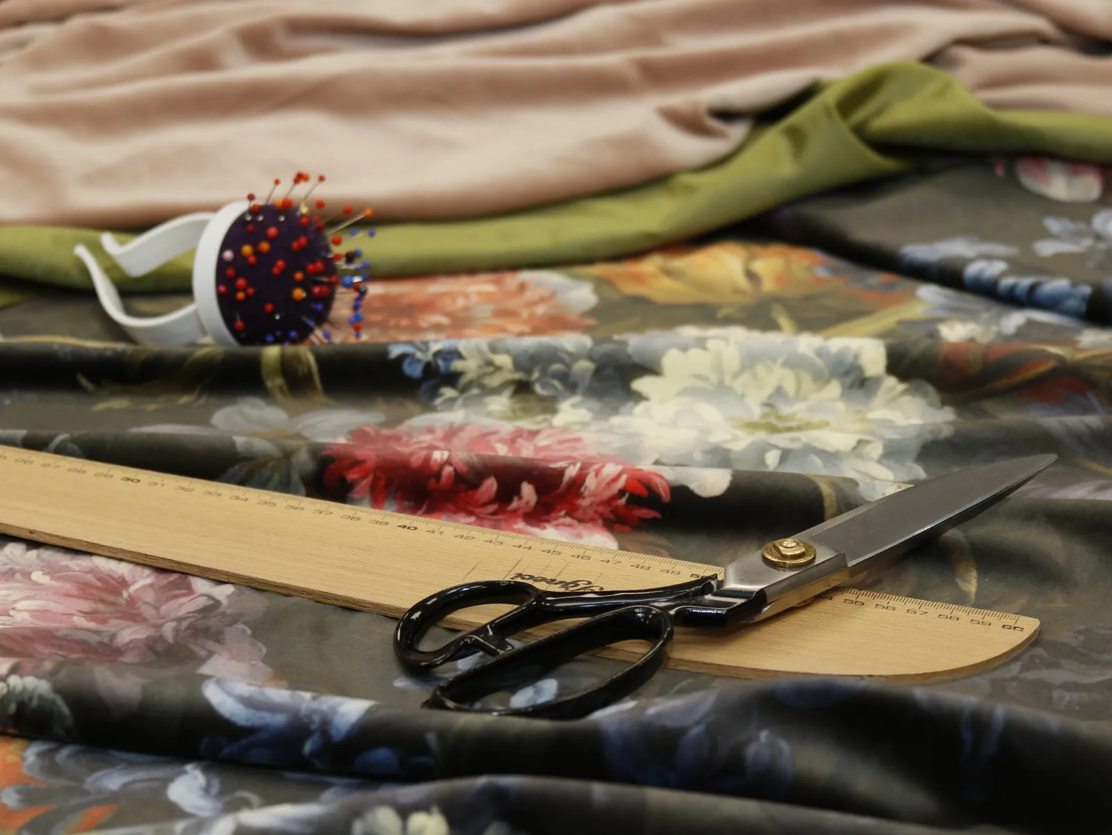 Tailoring scissors and selected fabrics